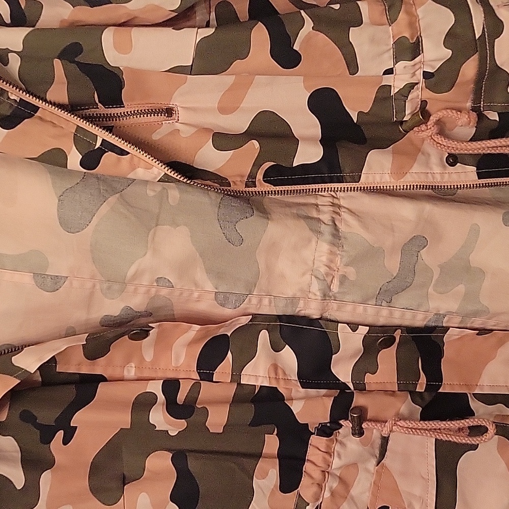 Formé Modé Camouflage Jacket - Picture 2 of 3